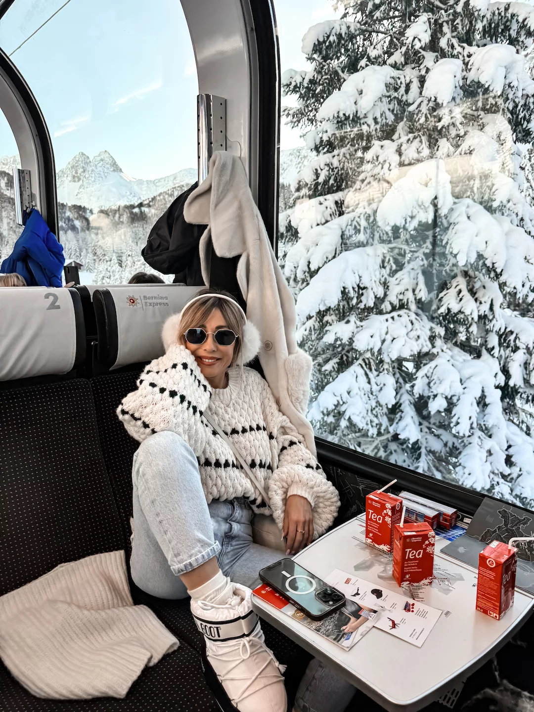 SWETER MEGGIE KREMOWY